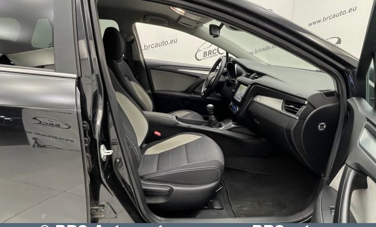 Toyota Avensis 2.0 D-4D Wagon 2015 full