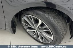 Toyota Avensis 2.0 D-4D Wagon 2015 full