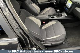 Toyota Avensis 2.0 D-4D Wagon 2015 full