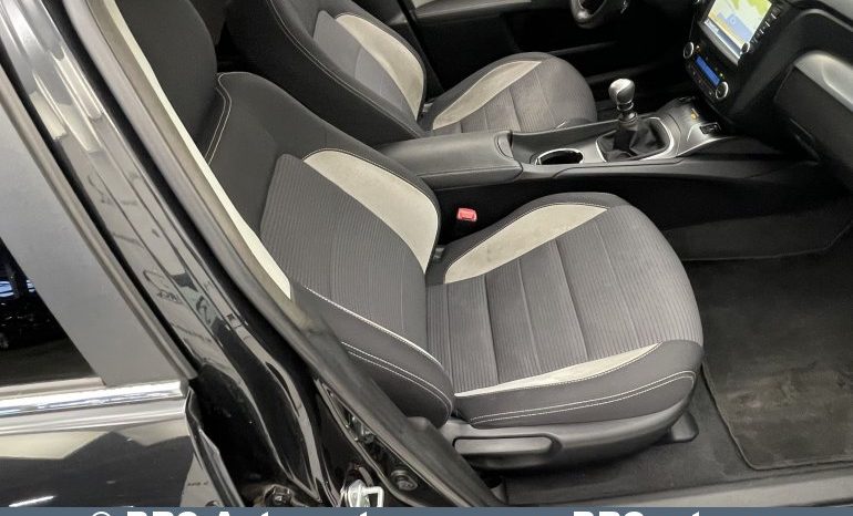 Toyota Avensis 2.0 D-4D Wagon 2015 full