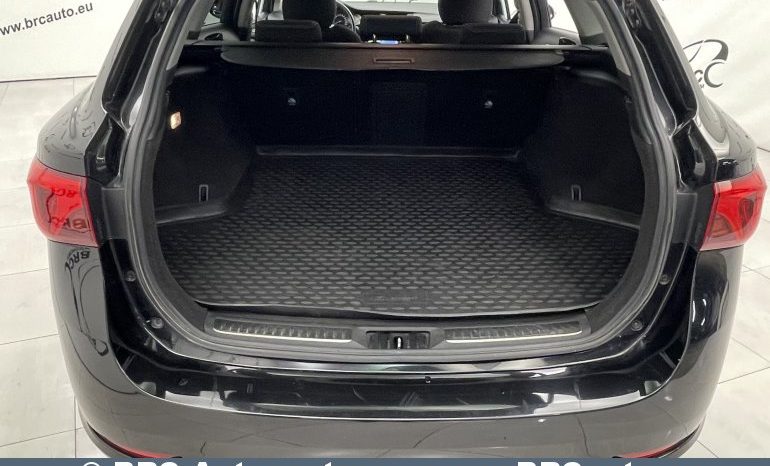 Toyota Avensis 2.0 D-4D Wagon 2015 full