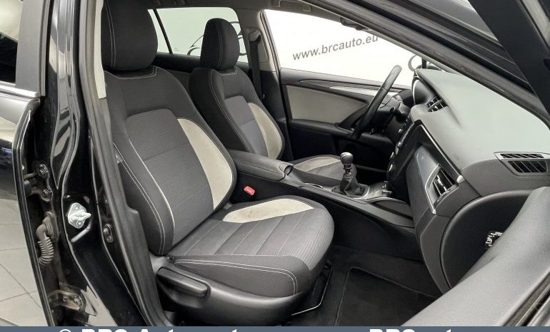 Toyota Avensis 2.0 D-4D Wagon 2015 full