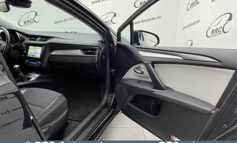 Toyota Avensis 2.0 D-4D Wagon 2015 full