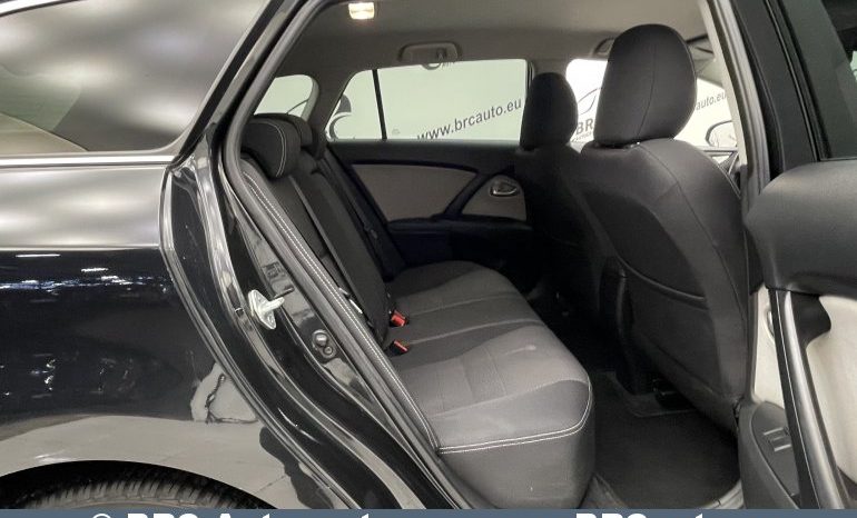 Toyota Avensis 2.0 D-4D Wagon 2015 full