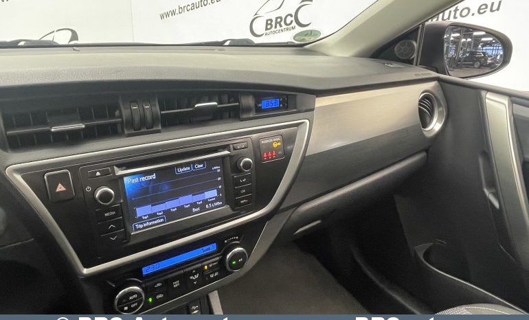 Toyota Auris 1.3 VVT-i 2013 full