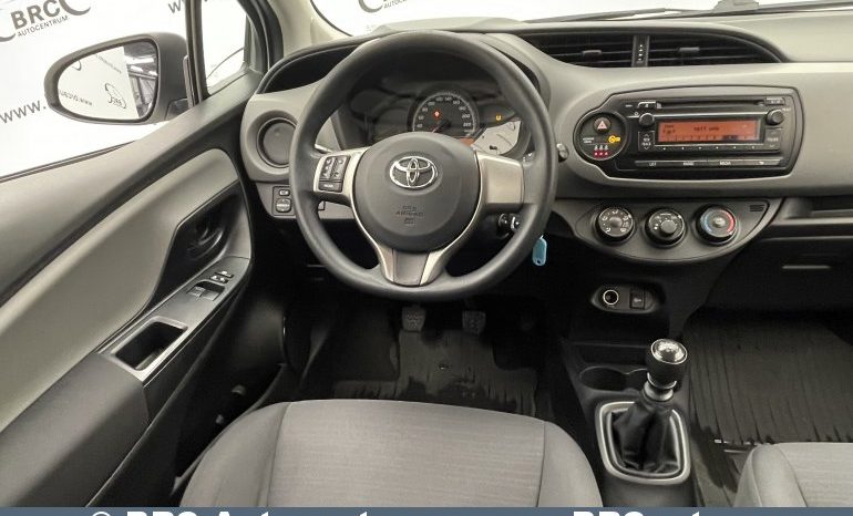 Toyota Yaris 1.4 D-4D 2015 full