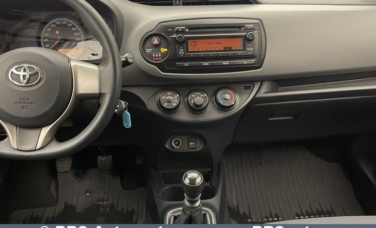 Toyota Yaris 1.4 D-4D 2015 full