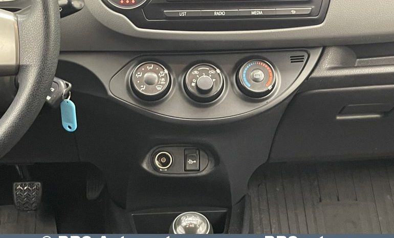 Toyota Yaris 1.4 D-4D 2015 full