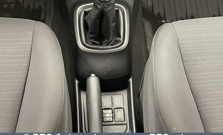 Toyota Yaris 1.4 D-4D 2015 full