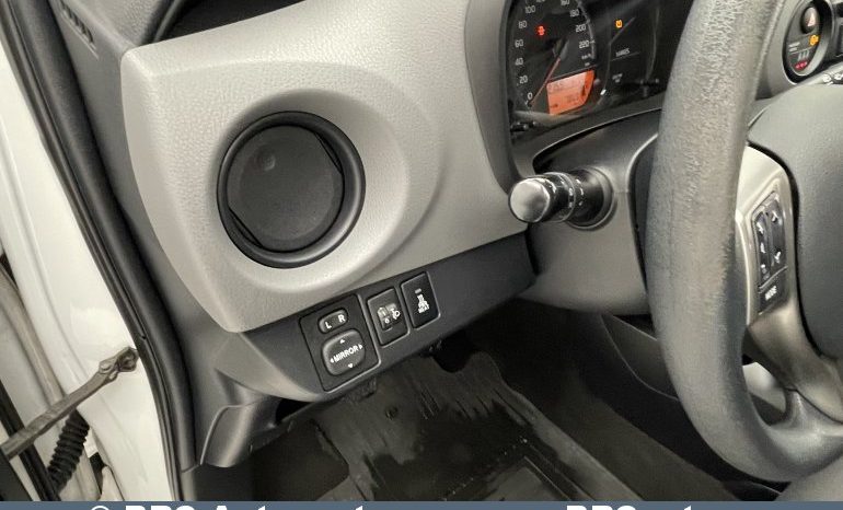 Toyota Yaris 1.4 D-4D 2015 full