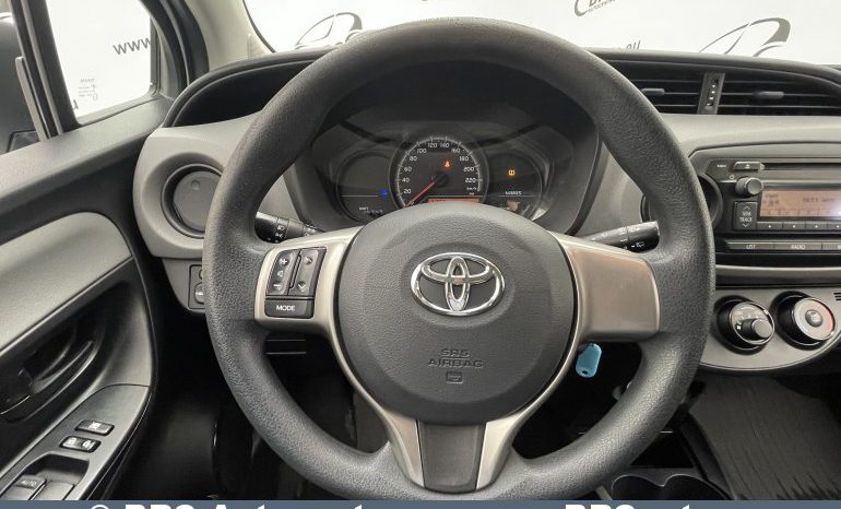 Toyota Yaris 1.4 D-4D 2015 full