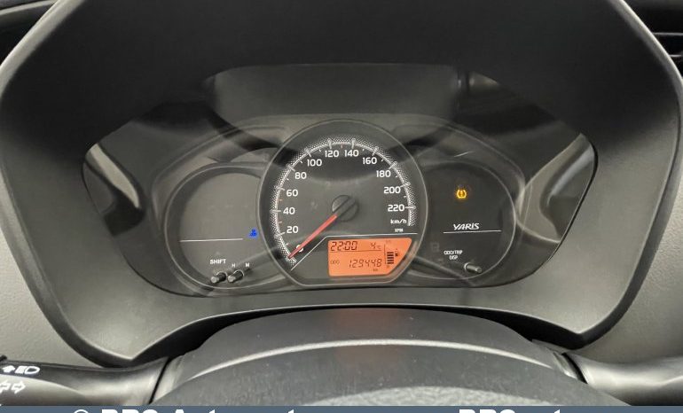 Toyota Yaris 1.4 D-4D 2015 full