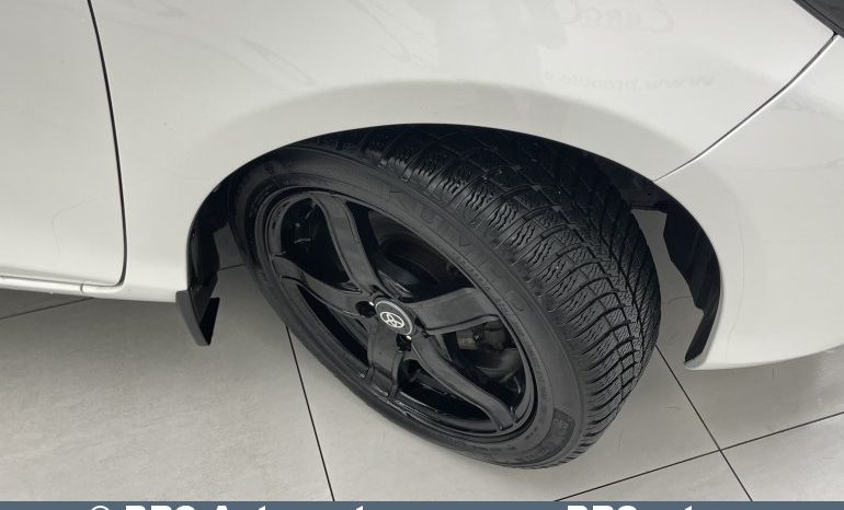 Toyota Yaris 1.4 D-4D 2015 full
