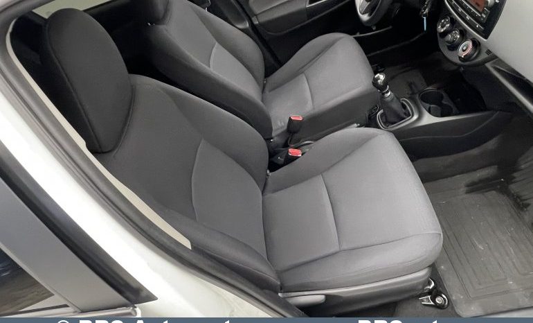 Toyota Yaris 1.4 D-4D 2015 full