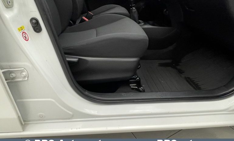 Toyota Yaris 1.4 D-4D 2015 full