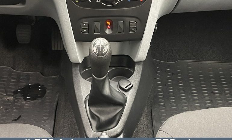 Dacia Sandero  2013 full