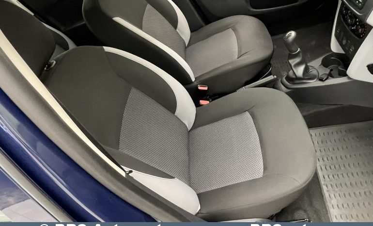 Dacia Sandero  2013 full
