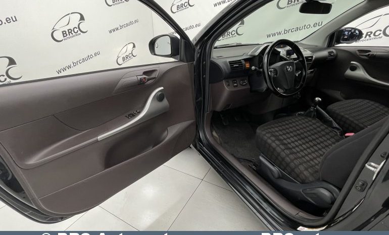 Toyota IQ 1.4 D4D 2009 full