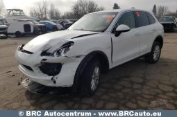 Porsche Cayenne Hybrid Automatas 2012 full