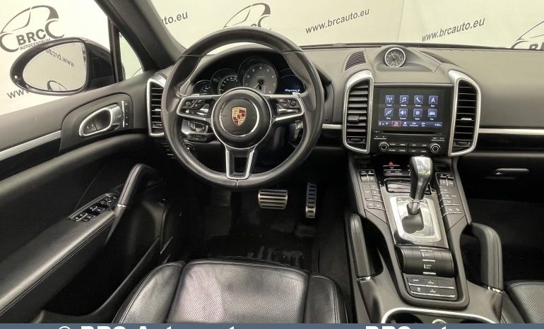 Porsche Cayenne S E-Hybrid 2017 full