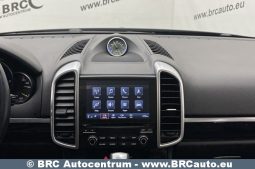 Porsche Cayenne S E-Hybrid 2017 full