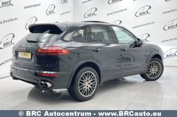 Porsche Cayenne S E-Hybrid 2017 full