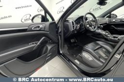 Porsche Cayenne S E-Hybrid 2017 full