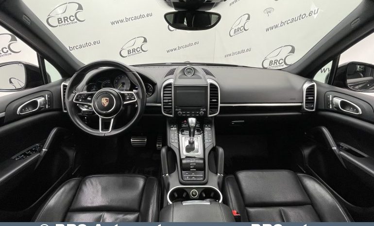 Porsche Cayenne S E-Hybrid 2017 full
