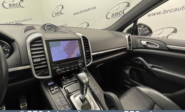 Porsche Cayenne S E-Hybrid 2017 full