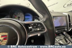Porsche Cayenne S E-Hybrid 2017 full