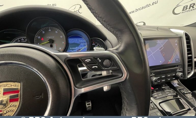 Porsche Cayenne S E-Hybrid 2017 full