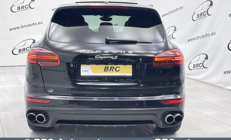 Porsche Cayenne S E-Hybrid 2017 full