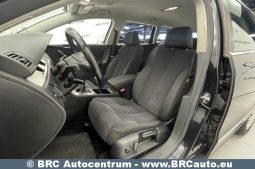 Volkswagen Passat 1.6 TDI Comfortline Bluemotion 2010 full