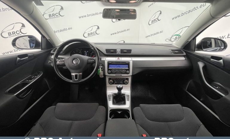 Volkswagen Passat 1.6 TDI Comfortline Bluemotion 2010 full