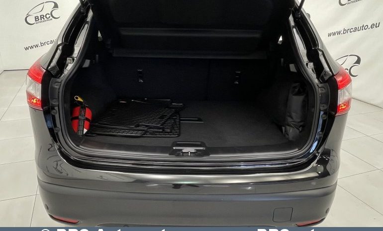 Nissan Qashqai 1.2 DIG-T Automatas 2017 full