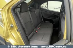 Toyota Yaris Cross SUV 1.5 Hybrid Dynamic Force 2022 full
