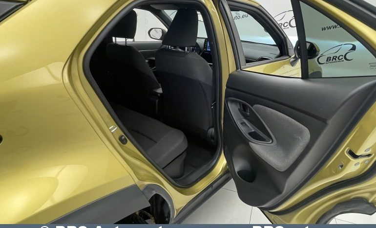 Toyota Yaris Cross SUV 1.5 Hybrid Dynamic Force 2022 full