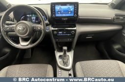 Toyota Yaris Cross SUV 1.5 Hybrid Dynamic Force 2022 full