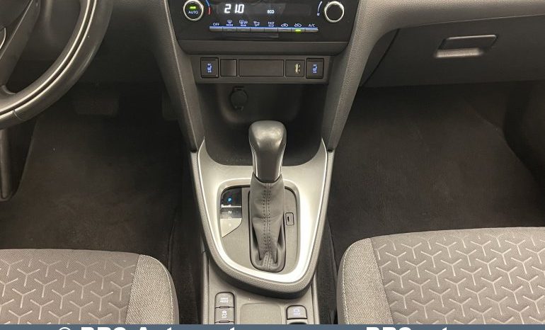 Toyota Yaris Cross SUV 1.5 Hybrid Dynamic Force 2022 full
