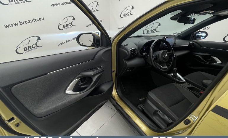 Toyota Yaris Cross SUV 1.5 Hybrid Dynamic Force 2022 full