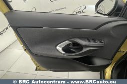 Toyota Yaris Cross SUV 1.5 Hybrid Dynamic Force 2022 full