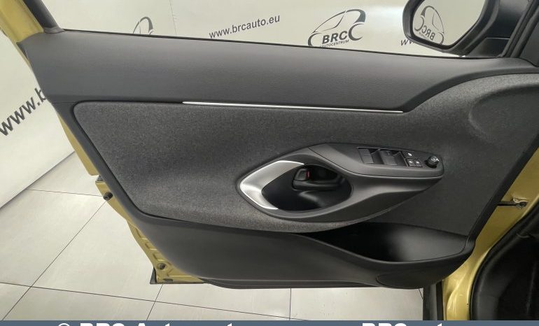 Toyota Yaris Cross SUV 1.5 Hybrid Dynamic Force 2022 full