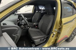 Toyota Yaris Cross SUV 1.5 Hybrid Dynamic Force 2022 full