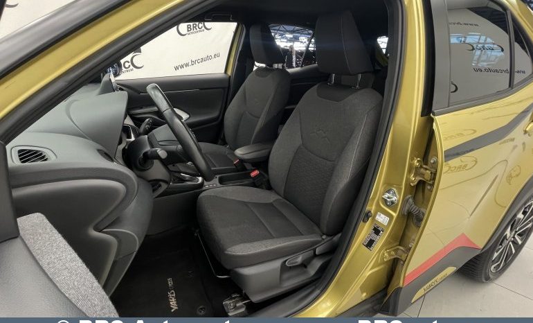 Toyota Yaris Cross SUV 1.5 Hybrid Dynamic Force 2022 full