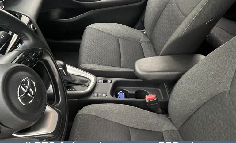 Toyota Yaris Cross SUV 1.5 Hybrid Dynamic Force 2022 full