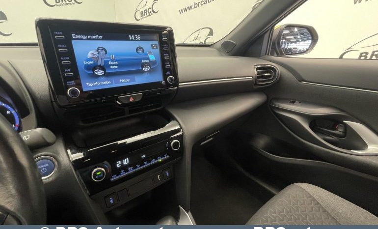 Toyota Yaris Cross SUV 1.5 Hybrid Dynamic Force 2022 full