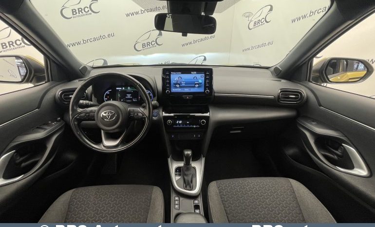 Toyota Yaris Cross SUV 1.5 Hybrid Dynamic Force 2022 full