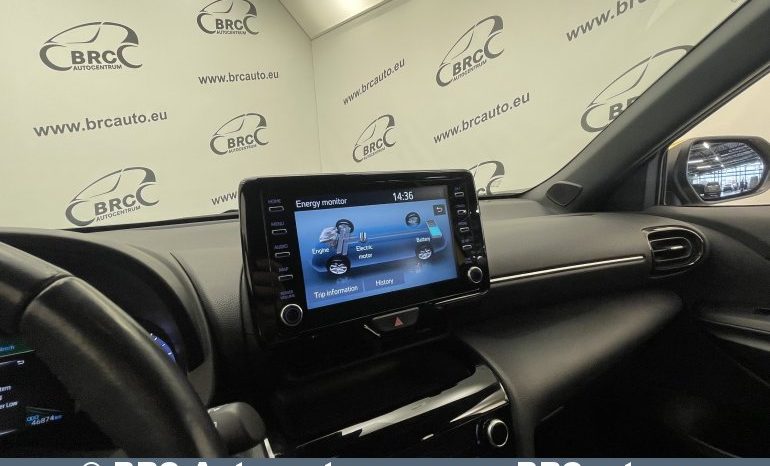 Toyota Yaris Cross SUV 1.5 Hybrid Dynamic Force 2022 full