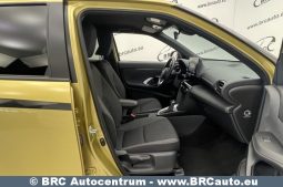 Toyota Yaris Cross SUV 1.5 Hybrid Dynamic Force 2022 full