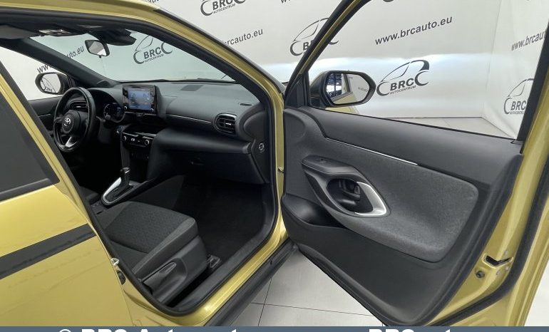 Toyota Yaris Cross SUV 1.5 Hybrid Dynamic Force 2022 full